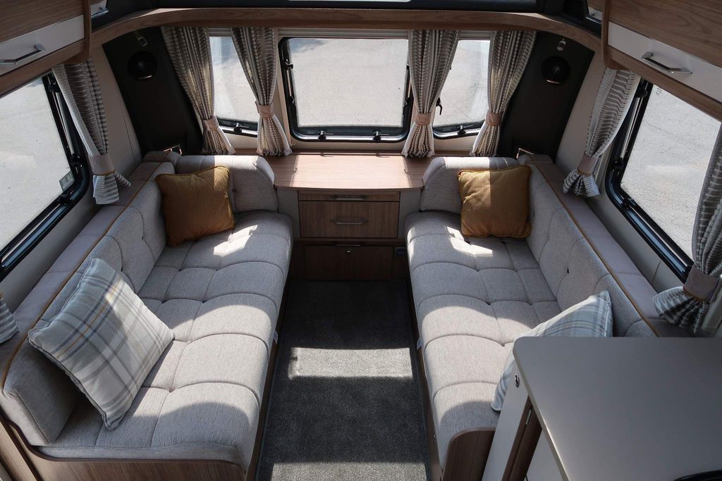 COACHMAN VIP 575 (3)