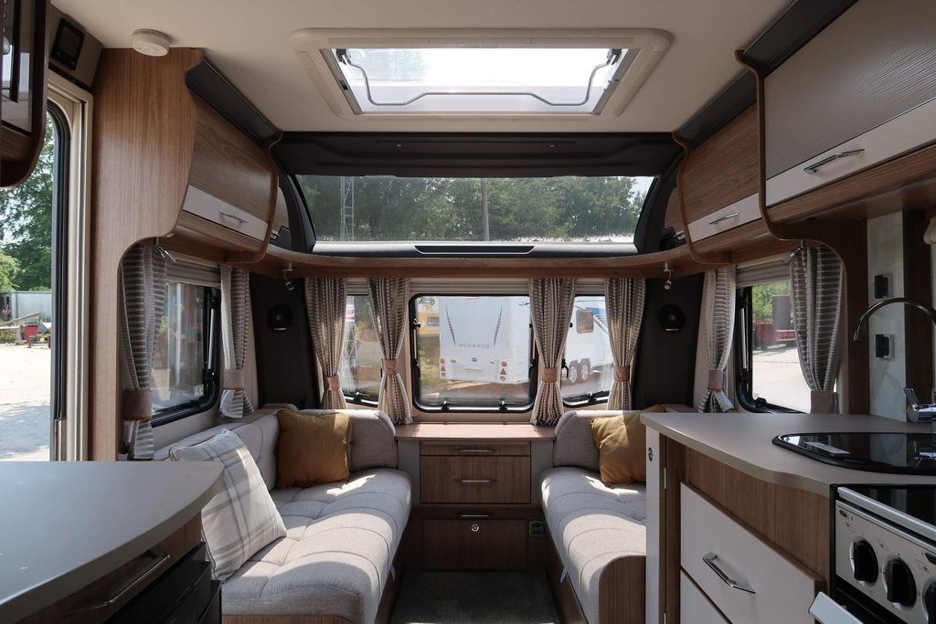 COACHMAN VIP 575 (4)