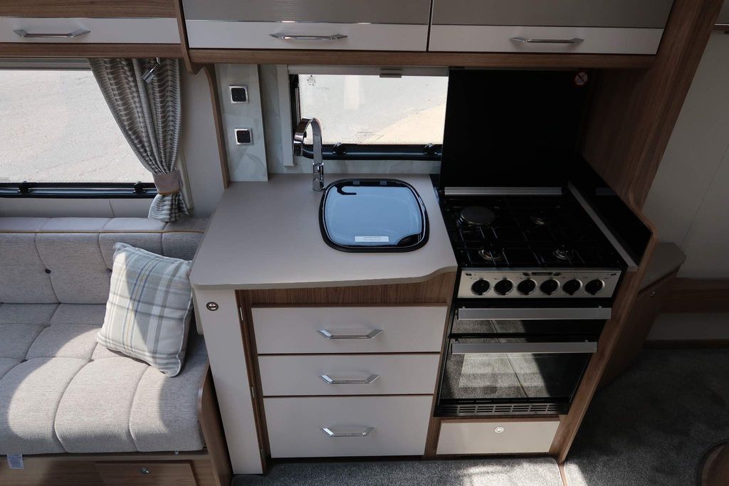 COACHMAN VIP 575 (5)