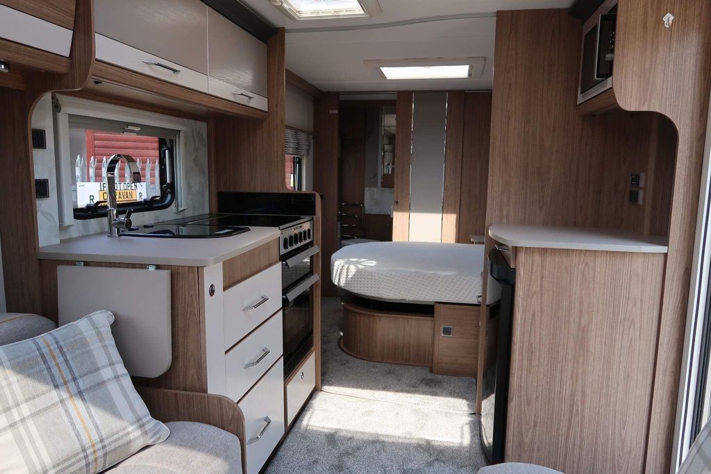 COACHMAN VIP 575 (7)