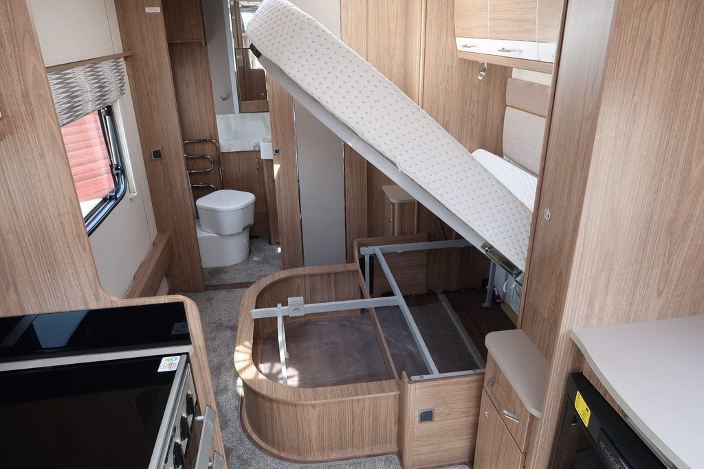 COACHMAN VIP 575 (9)